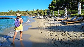 Sexy Hairy MILF Without Panties on Public Beach and Pees Outdoor