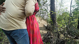 Hot Indian Housewife Laxi Ammu Gets Naughty Outdoor Public Sex With Apple Baby