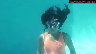 underwatershow presents micha the underwater gymnast