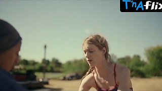 Mackenzie Davis Rump, Titties Episode in Station Eleven