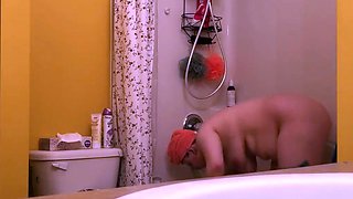 Peeping at ay tattooed chubby busty stepsister