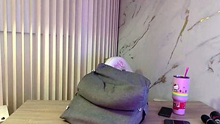 Close up MILF masturbation