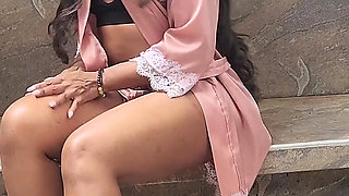 Sensual Moves Under the Open Sky