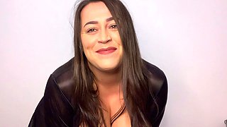 Big boobed babe masturbating