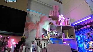 Amateur preggo hoe toys her pussy close up in fetish solo