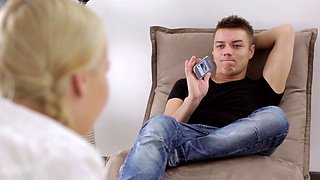 Petite blonde teen amateurs hardcore fun at home