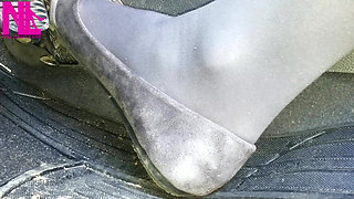 Revving in Grey Flats with Chains in Mp4format
