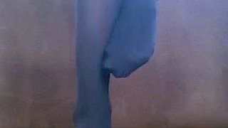 Amateur Foot Fetish Girlfriend Sucks and gives a Footjob