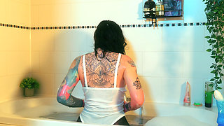 Soaked Tights, Wet Bodysuit: My Bath Footjob with a Cum-pumping Dildo