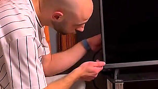 Hot Redhead MILF Getting Squirt & Creampie From TV Repairman