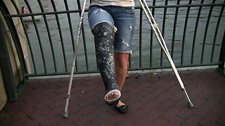 Sexy milf Lola Lynn publics and teases you in her bed with her broken leg and full size hard cast. POV and JOI