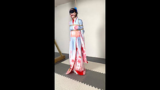 The Climax Version of Wearing a Kimono on a Sunny Day