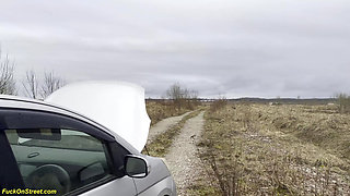 Horny Teen Couple Fucks in the Car