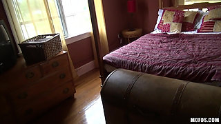 I Know That Girl - Teen London Jolie Gets POV Facial