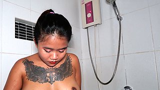 Farang banging a Thai MILFs fresh pussy