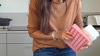 Hot MILF Offers Her Amazing Pussy in This Amazing Quick Fuck