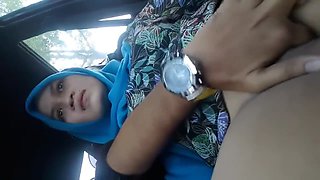 Fingering Hijab Girlfriend In The Car