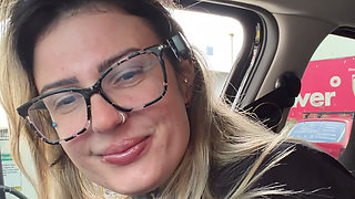The Brazilian Gas Station Attendant Accepted to Be a Porn Actress and Showed Her Breasts in the Moving Car