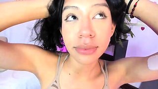 Amateur ebony slut toying pussy solo