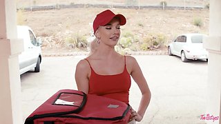 Blonde Ivy Wolfe gets surprised by sexy delivery girl Kenna James and they passionately scissor