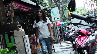 Thai street hooker picked up in a Tuk Tuk for sex on camera