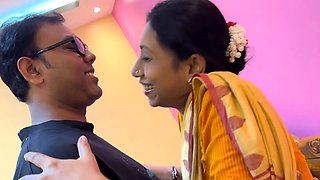 South indian sexy bhabhi ko desi uncle nekhub pussy fuck kiya, bhabhi ne apna pussy chataya