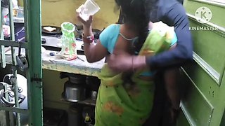 Bhabhi ko kichen me akela pakar kardi bhabhi ki mast chudai maza aa gaya