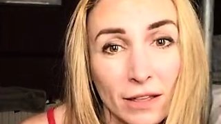 Amateur MILF in sexy stockings masturbates