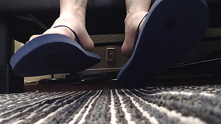 Navy toe play in flip flops
