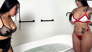 Horny femmes end night with sugary-sweet twat meal - The