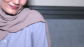 Petite Babe Gets Fucked so Hard Her Hijab Falls off