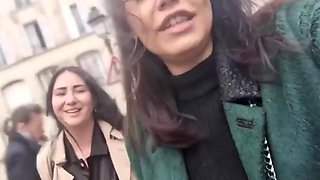 deux chiennes partent sucer de parfaits inconnus