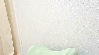 Cripplefreak4u up Close Face While Using Fucking Machine for the First Time