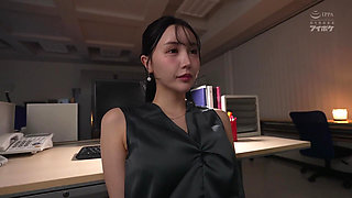 To Wear an Embarrassingly Tight Miniskirt, I Spend Every Day a Personal Sex Secretary for His Pantyhose Fetish. Chapter 2