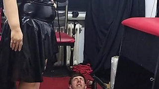 Xxl MILF Domina Trains Slave Pig with Folienbondage and Trampling