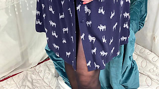 Mrs Mature Feet Stripping to He Basque