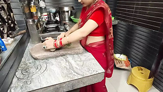 Indian Bhabhi Cures Pussy Itch With Brother-In-Law's Big Cock in Kitchen - Homemade HD
