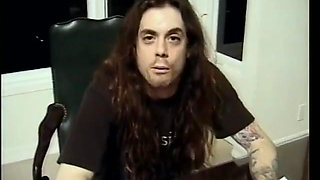 Dude Licks brunettes cunt while he get sucked by a blond babe in bed