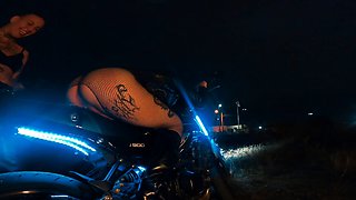 Amateur fetish big booty bitch riding with her bum